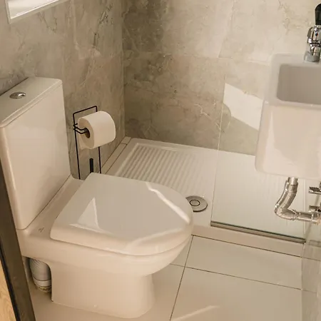 Stunning 1bdr Main Street Penthouse! Near Sea! Apartamento