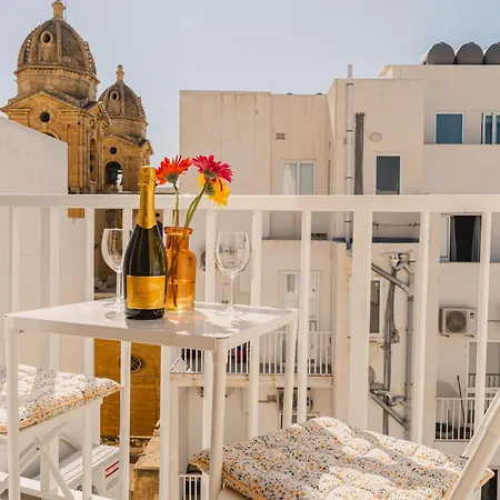 Apartamento Stunning 1bdr Main Street Penthouse! Near Sea! *